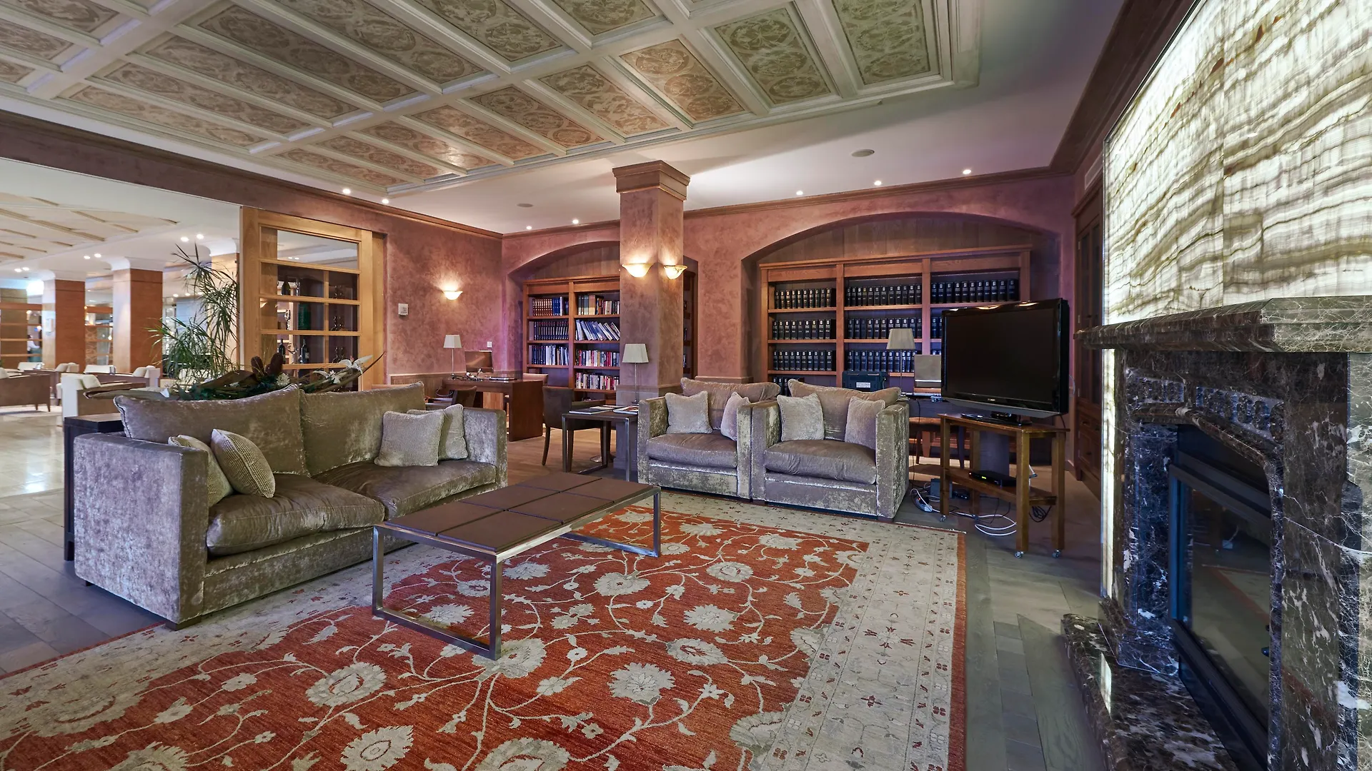 Insotel Fenicia Prestige Suites & Spa Santa Eularia des Riu 5*,