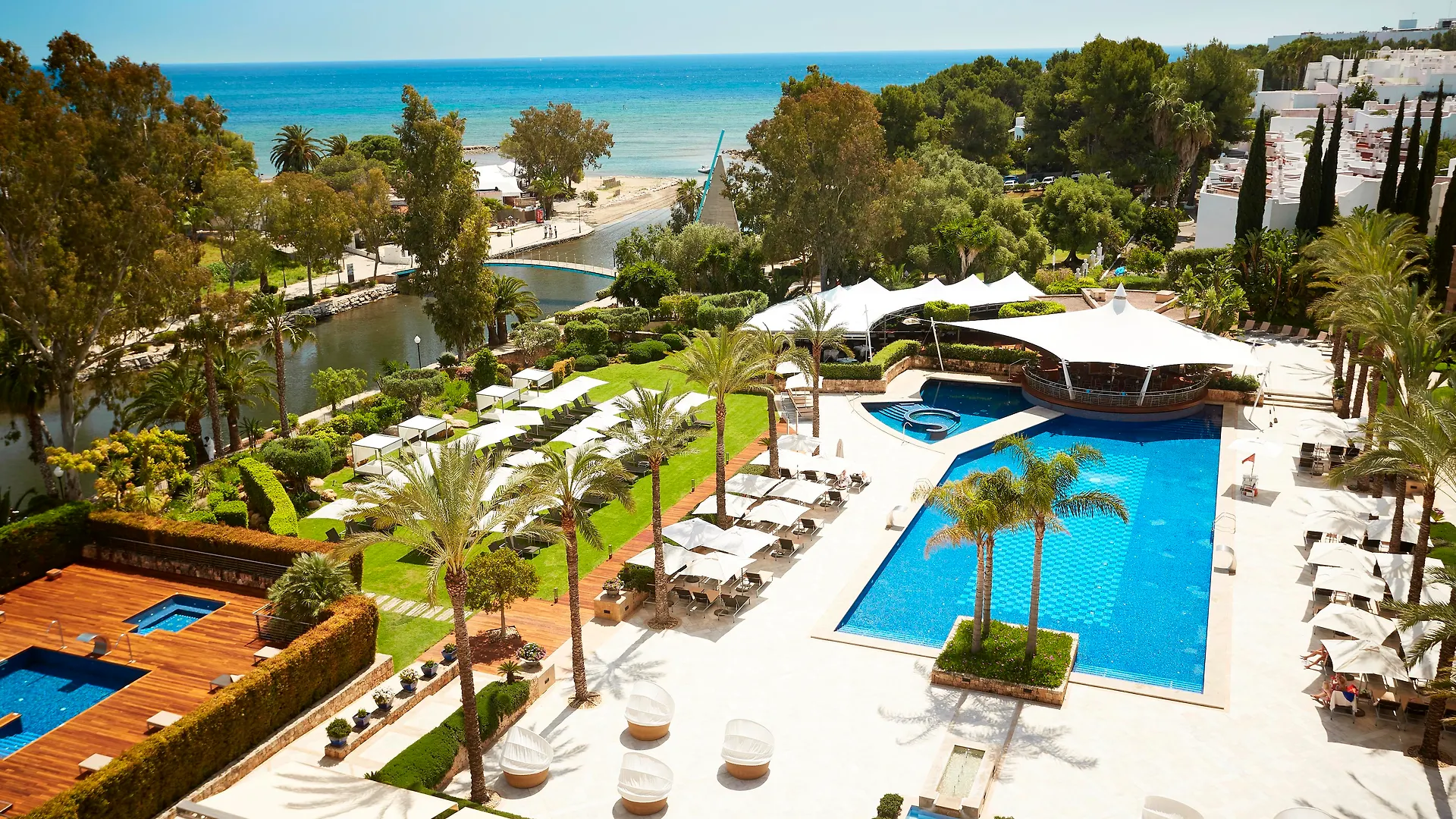 Insotel Fenicia Prestige Suites & Spa 산타 에우랄리아 데 리오 호텔